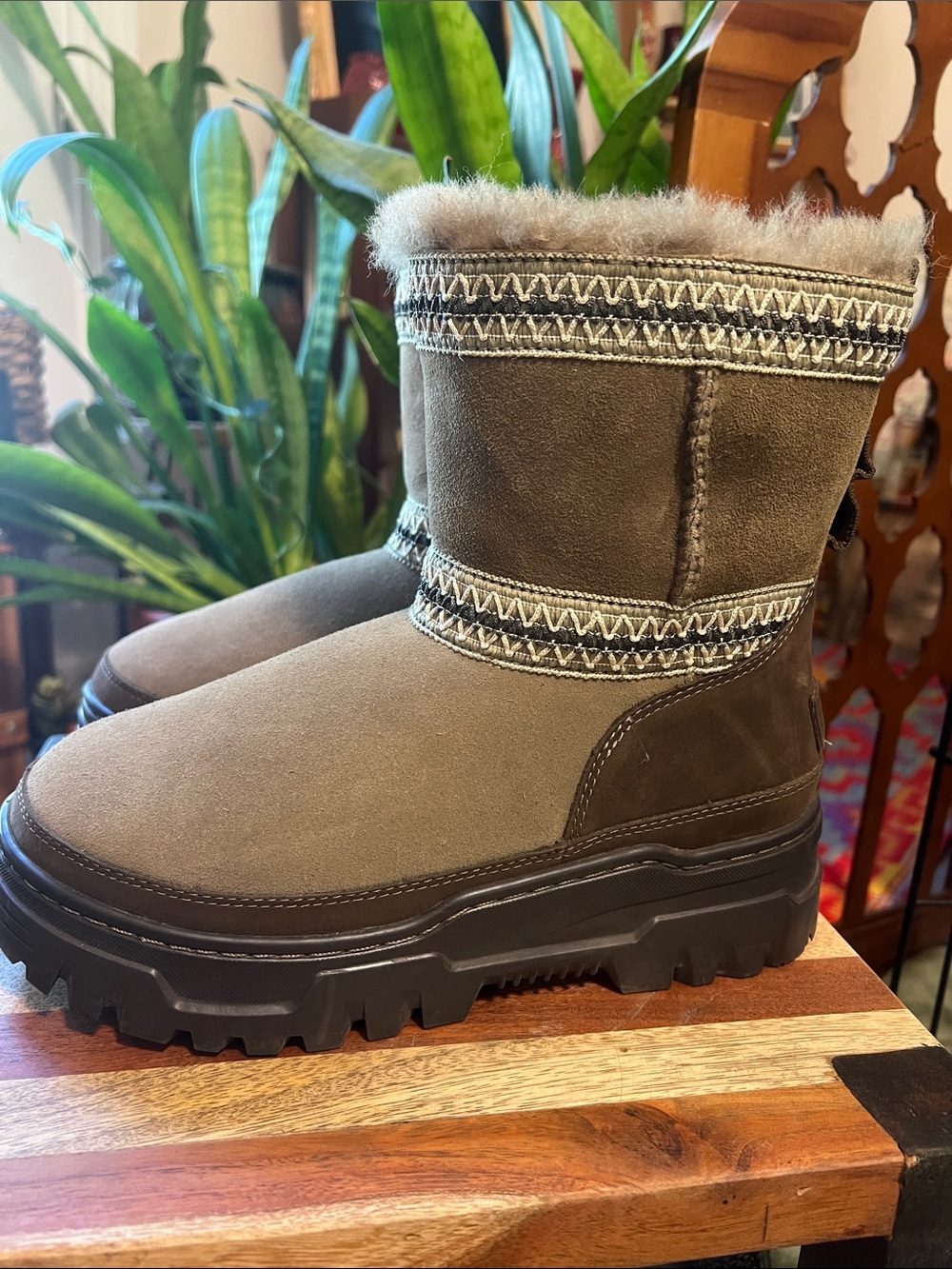 UGG trailgazer platform chunky sole boots